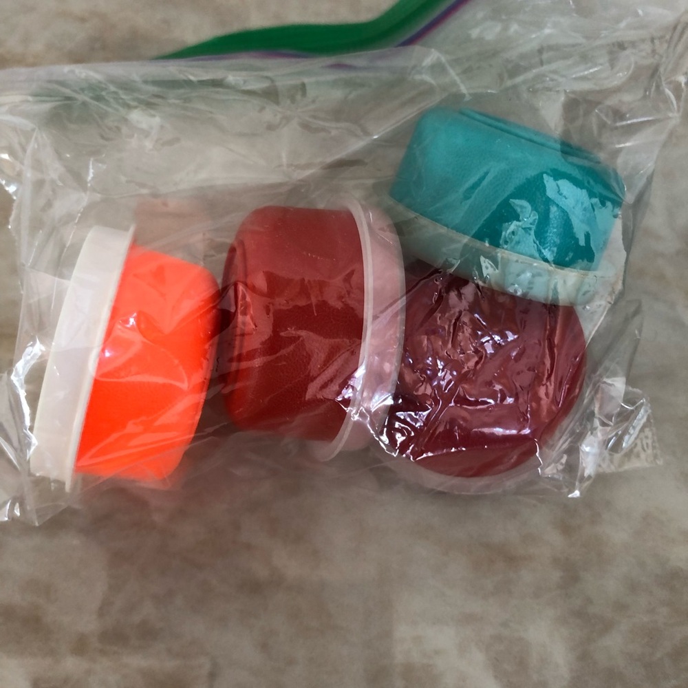 4 Tupperware Smidgets with seals tiny containers